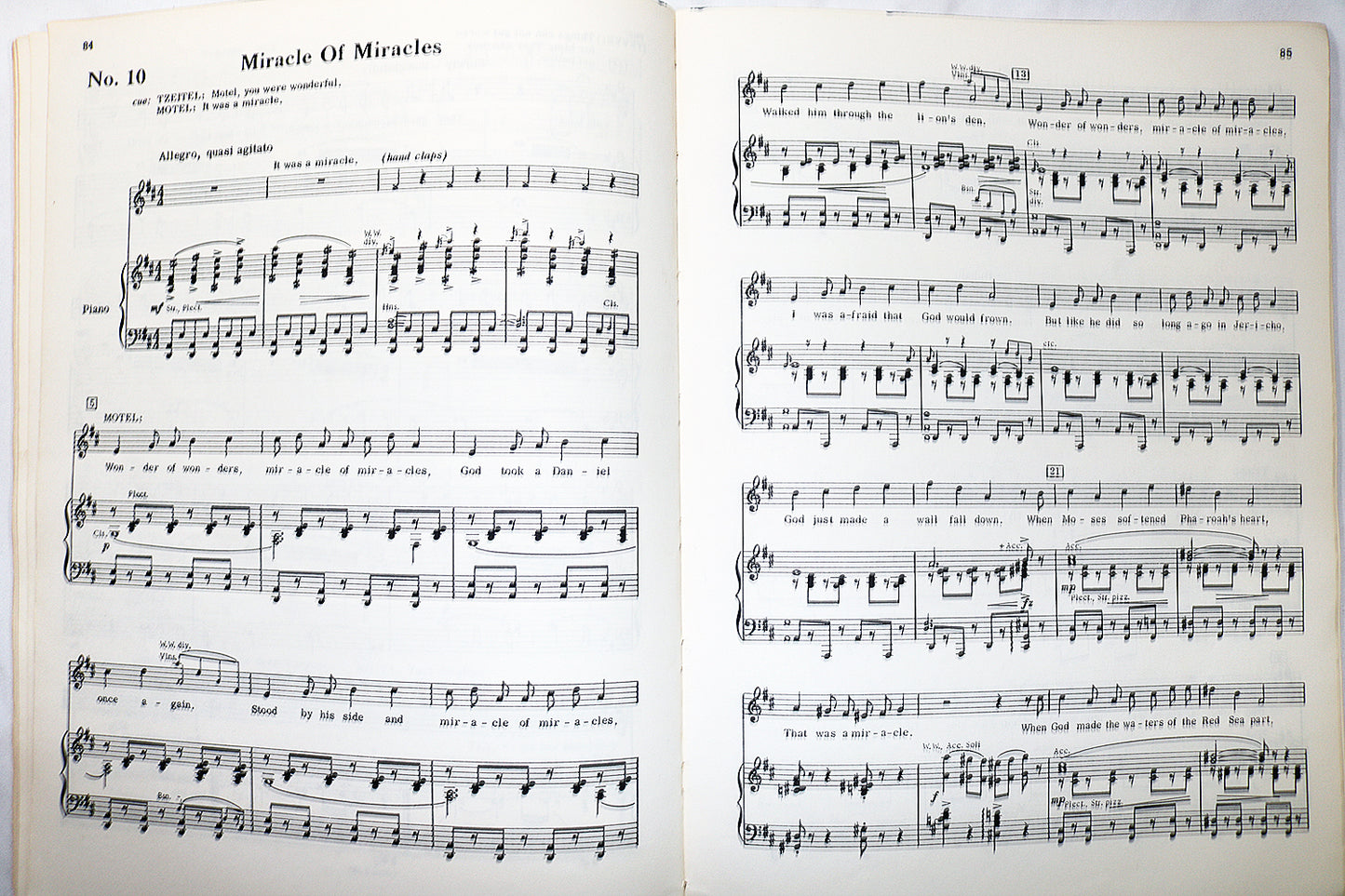 Fiddler on the Roof (Piano-Vocal Score)
