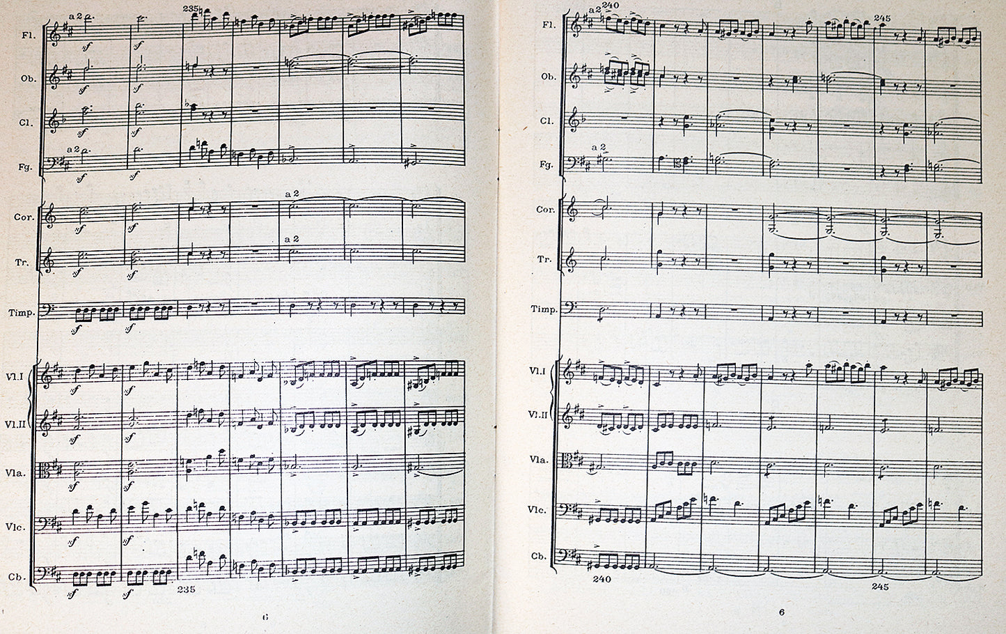 Haydn: Symphony No. 4 in D Major "Clock" (Miniature Study Score)