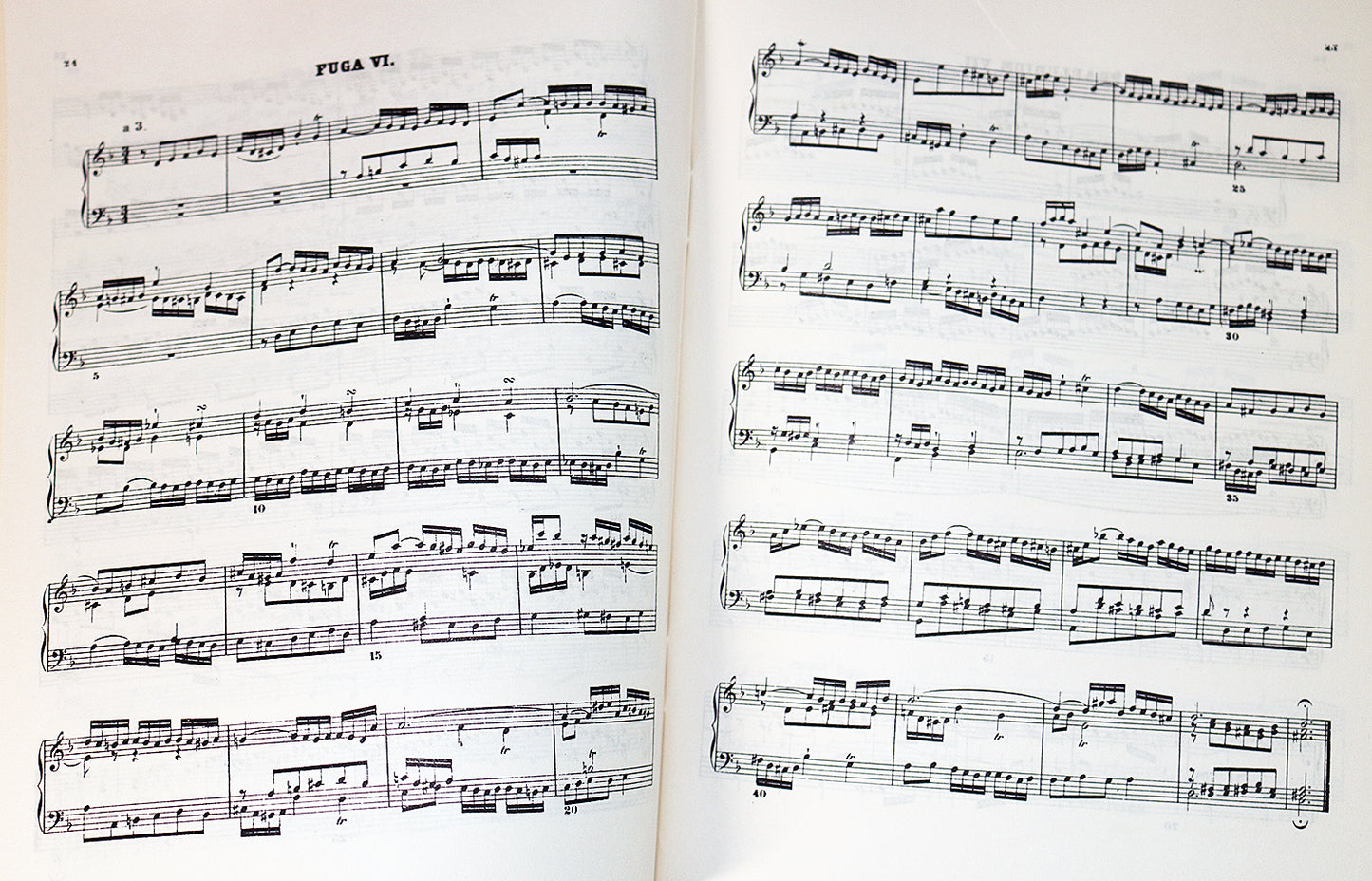Bach: The Well-Tempered Clavier, 48 Preludes and Fugues, Volume 1 (Miniature Study Score)