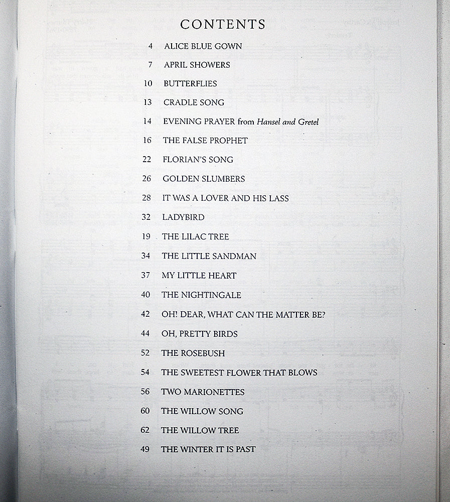 Easy Songs for the Beginning Soprano (CD Included)